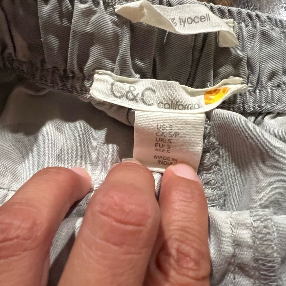 C&C of California Women's Grey Camo Cargo Joggers Size Small 100% Lyocell Casual - Picture 5 of 7